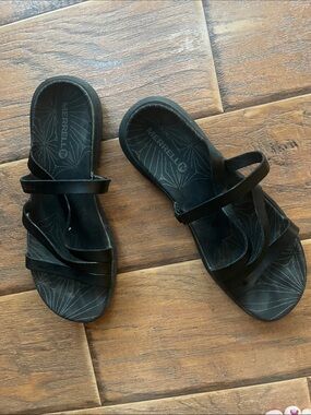 Merrell Women's Black Strappy Slide Sandals / Size 7